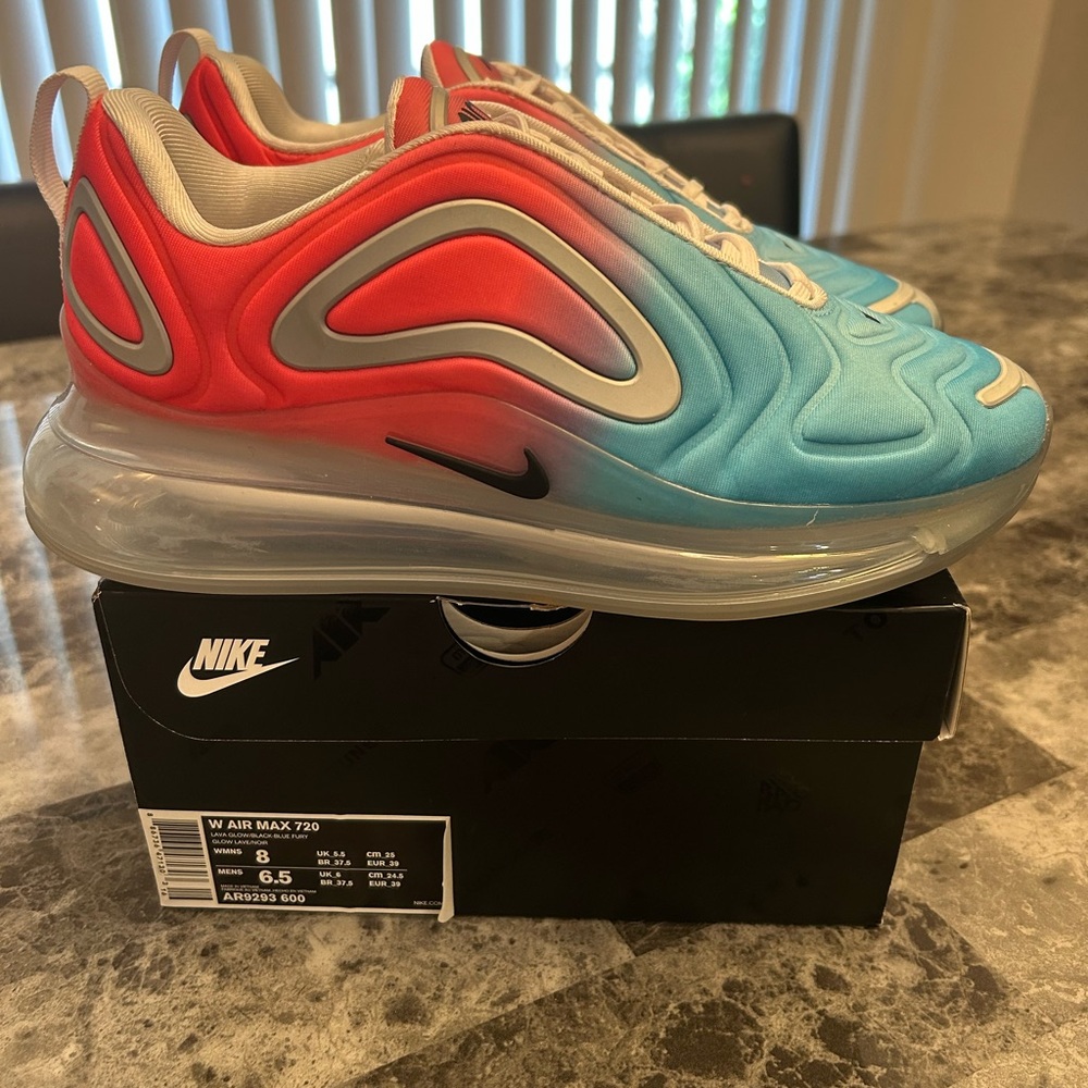 Nike Women’s Air Max 720